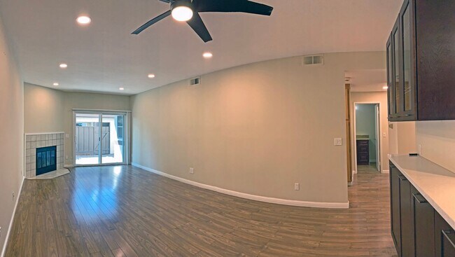 Foto del edificio - Beautifully Updated 2 Bedroom, 2 Bathroom ...