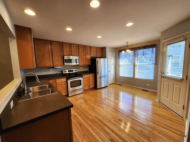 Building Photo - 1137 Reserve Dr