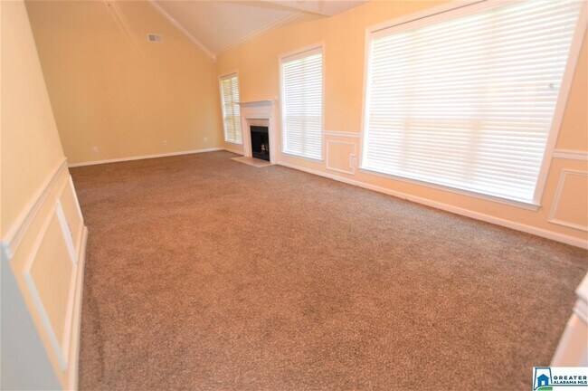 Foto del edificio - 211 Silver Creek Pkwy