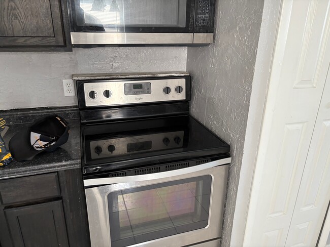 Building Photo - 440 Las Palmas Cir