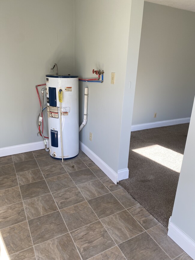 Building Photo - 524 N College St