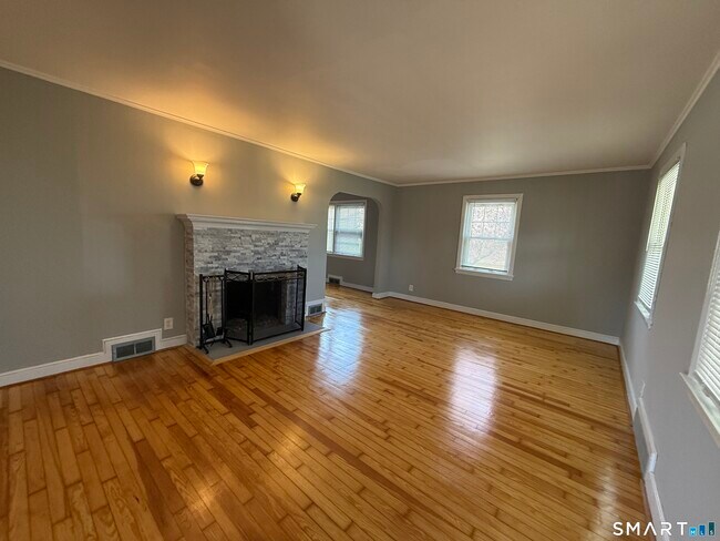 Foto del edificio - 31 Waterbury Rd