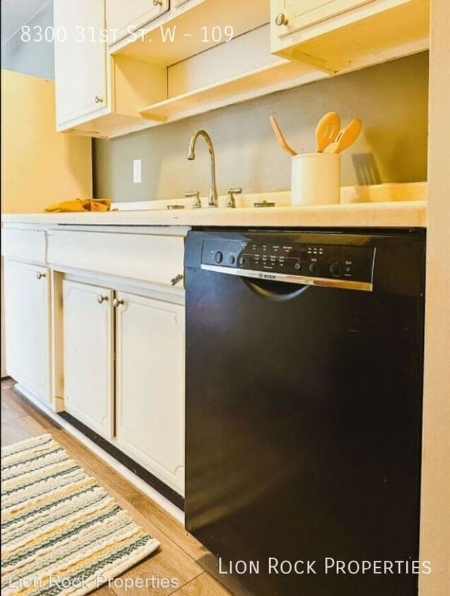 Primary Photo - 8300 W 31st St
