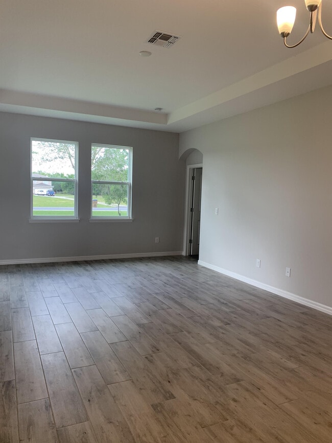 Building Photo - 5563 Sabal Dr