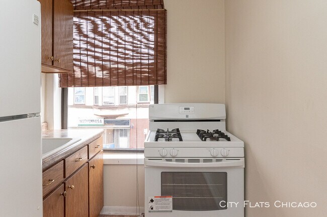 Building Photo - 4393 N Elston Ave