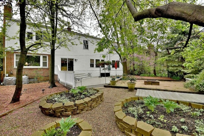 Building Photo - 4320 Suffield Ct