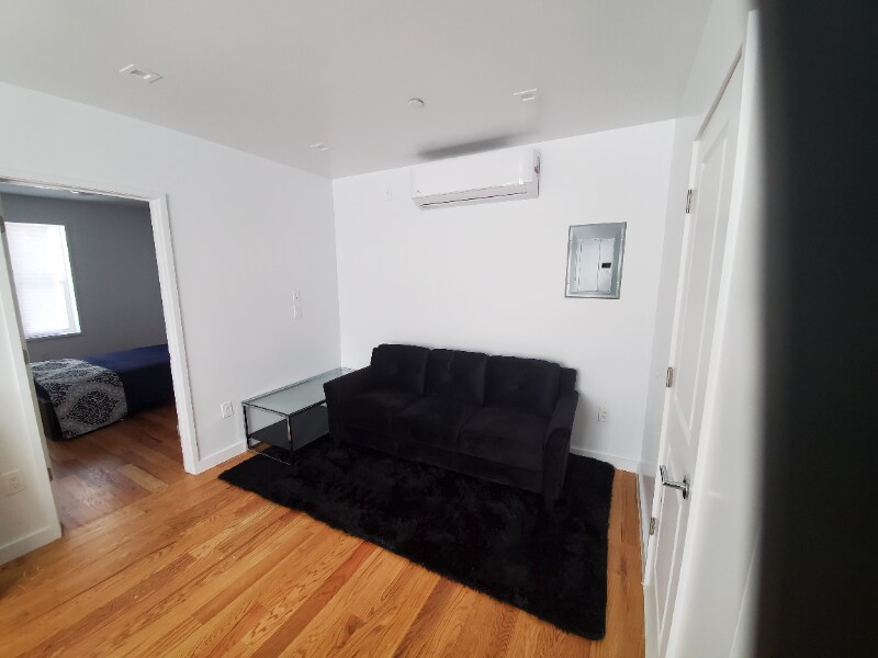 Foto principal - 1 Crosby Ave