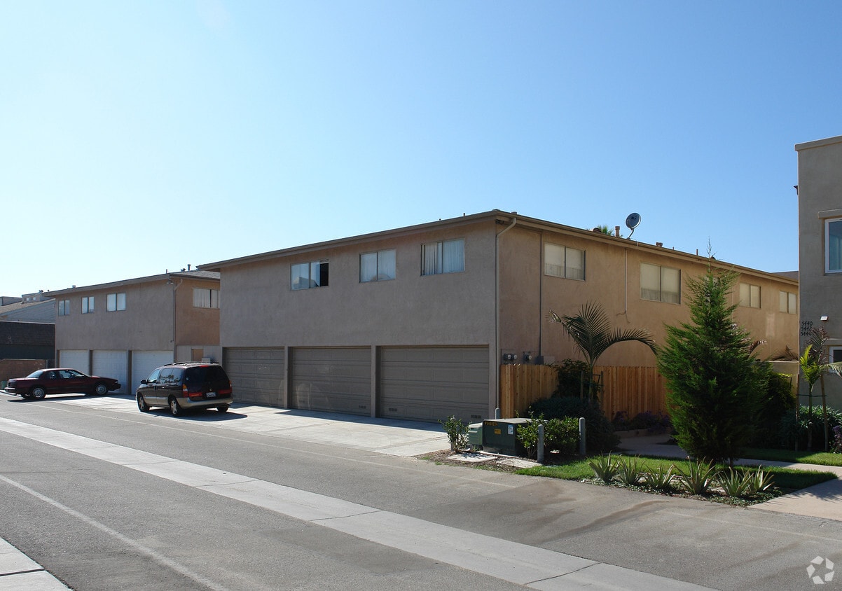 Primary Photo - 5450-5500 Driftwood St