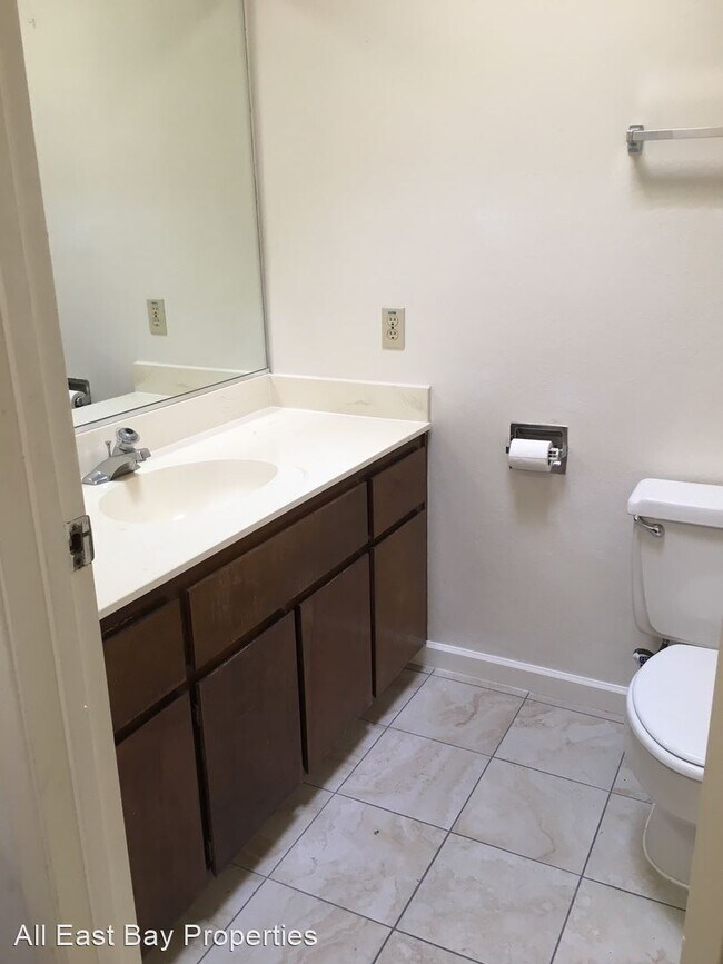 Building Photo - 2 br, 1.5 bath House - 1737 Dalessi Drive