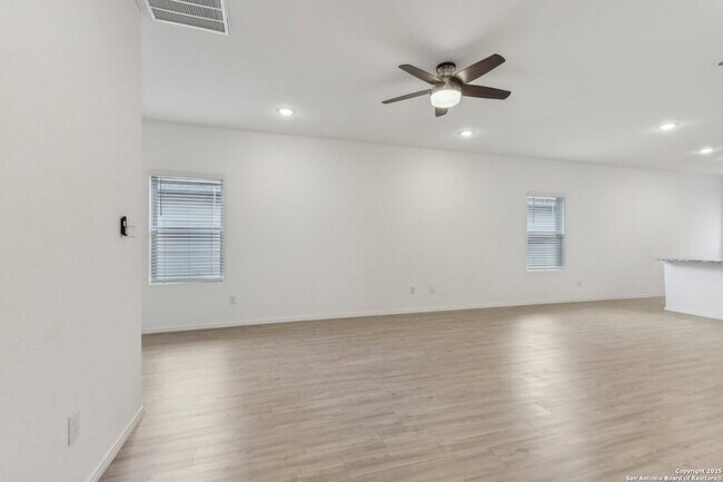 Foto del edificio - 4422 Chandler Rd