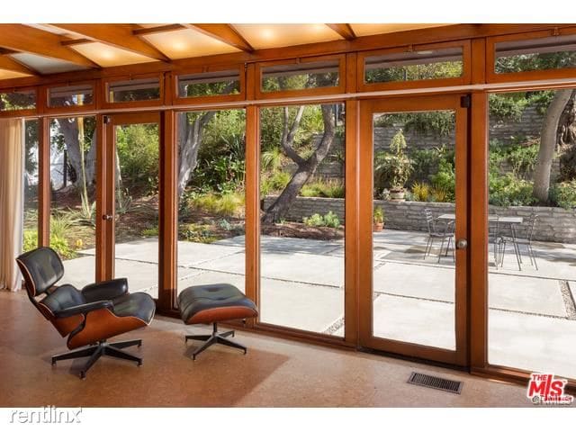 Building Photo - 3499 Beverly Glen Blvd