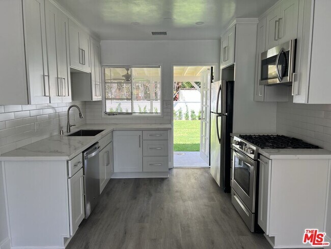 Foto del edificio - 5835 Shoshone Ave