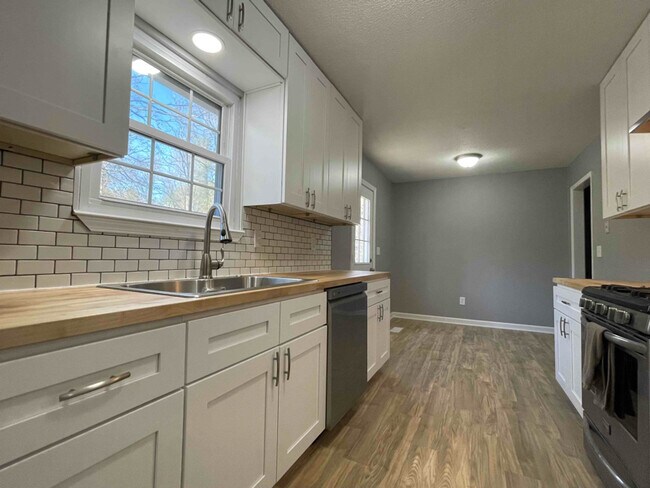 Foto del edificio - 15 Deer Springs Cir