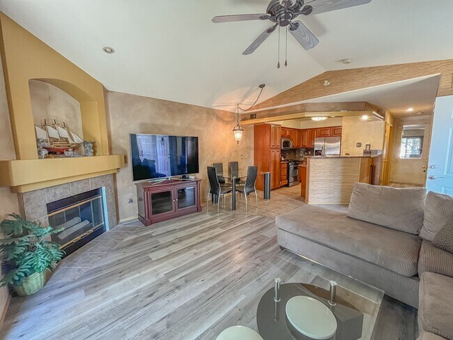 Foto del edificio - Stunning 2-Bedroom Condo in Gated Communit...