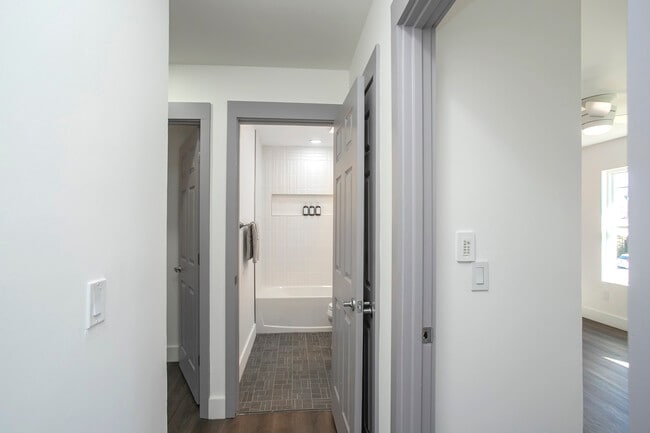 Building Photo - 1354 Bellshire Terrace Dr
