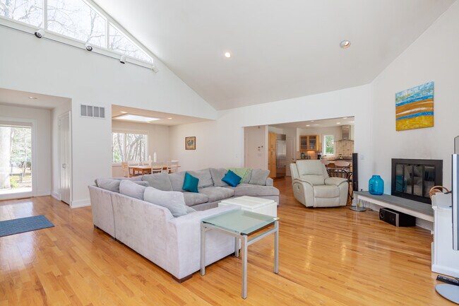 Foto del edificio - 23 N Hollow Dr