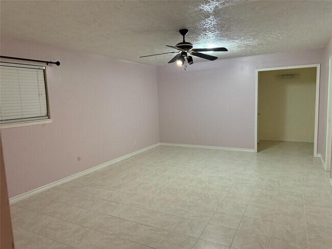 Building Photo - 9826 Sagewell Dr