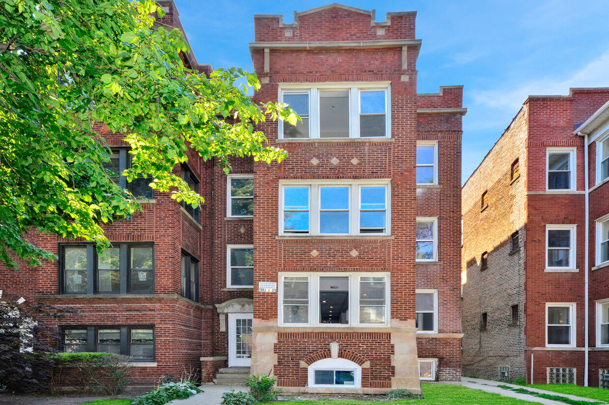 Primary Photo - 4906 N Rockwell St