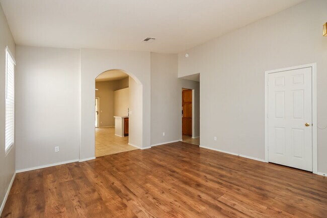 Foto del edificio - 131 S Bedford Dr