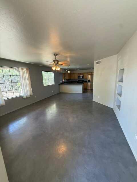 Foto del edificio - For Rent