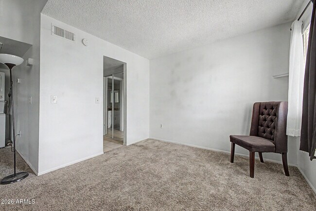 Foto del edificio - 461 W Holmes Ave