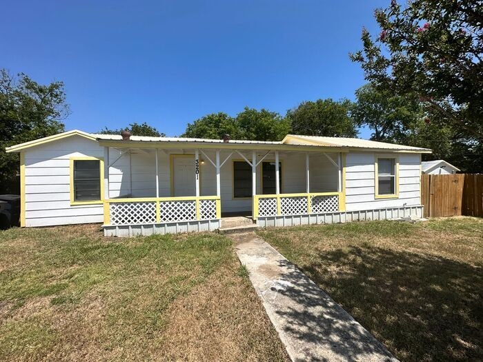 Primary Photo - Charming 3 Bedroom House with Fenced Backy...