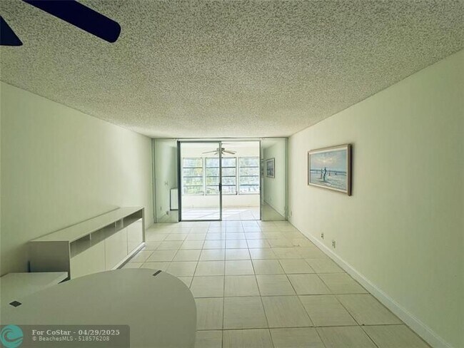 Foto del edificio - 6700 Royal Palm Blvd