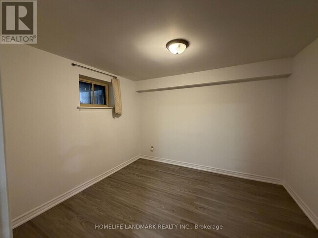 Photo du bâtiment - 98 Van Horne Ave