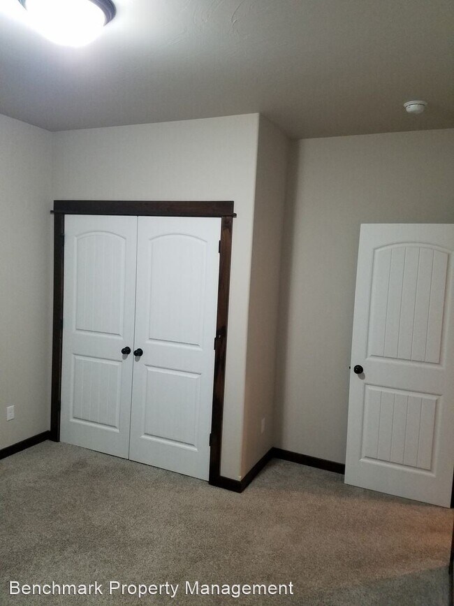 Building Photo - 4 br, 2.5 bath House - 113 Granite Peak Drive