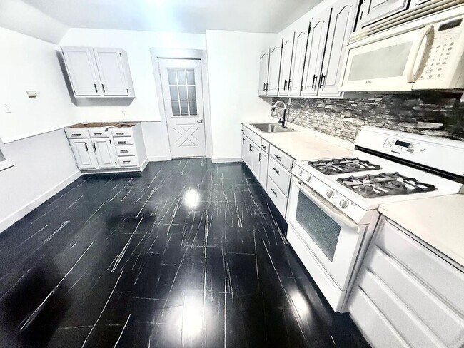 Foto del edificio - 1150 Bailey Ave