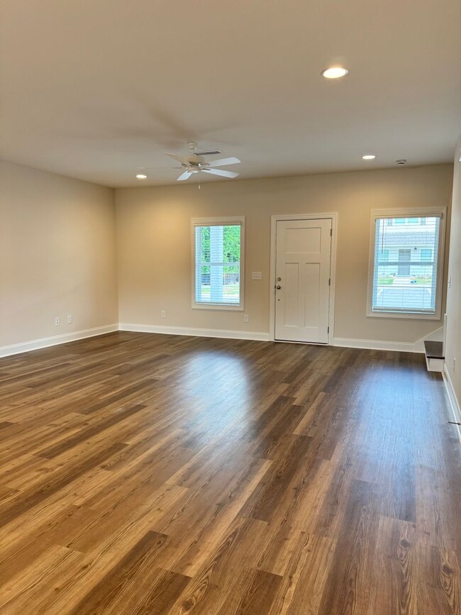 Building Photo - Brand New Townhome with Fence!