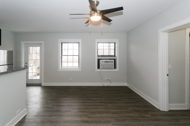Building Photo - 733 Judson Ave