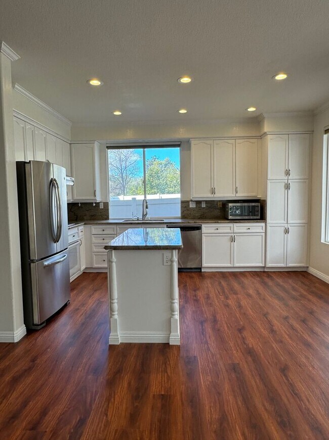 Foto del edificio - Updated newer home in gated Lang Ranch community
