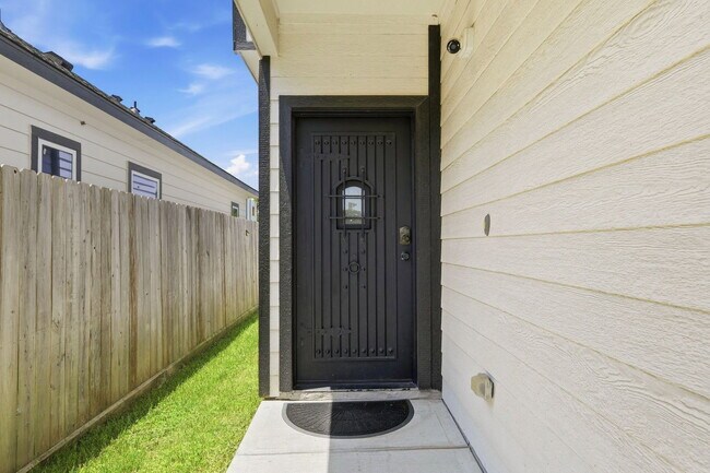 Building Photo - 8419 Observatory St