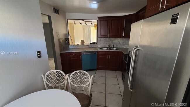 Foto del edificio - 1750 NE 191st St