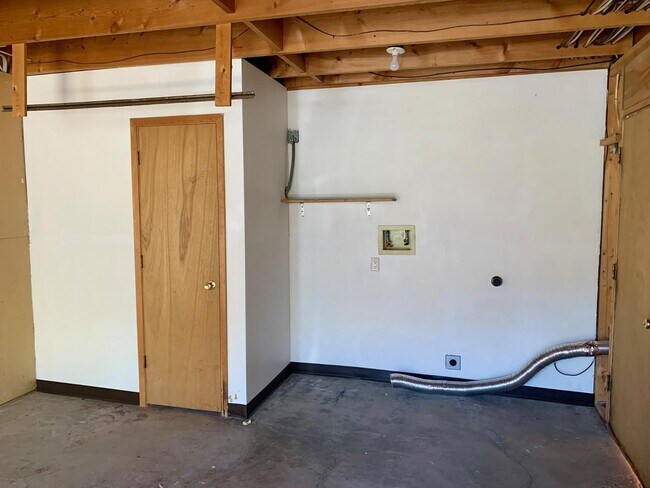 Building Photo - 868 Tramway Ln Ct NE