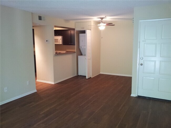 Foto del edificio - 987 E Del Mar Blvd