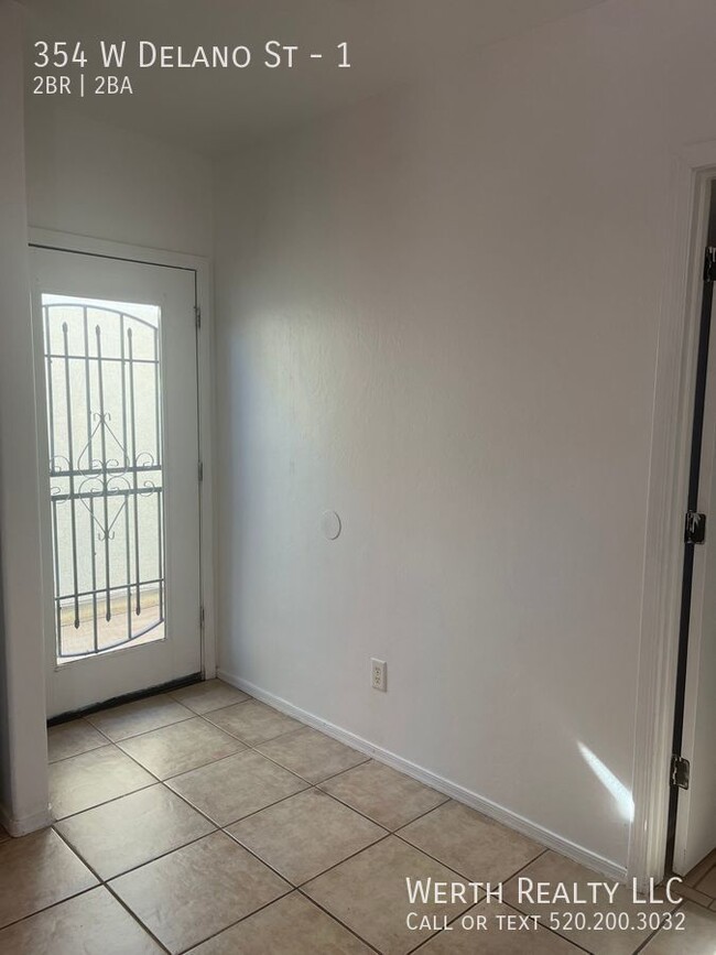 Building Photo - Ideal for Roommates - Split 2 Bedroom/2 Ba...