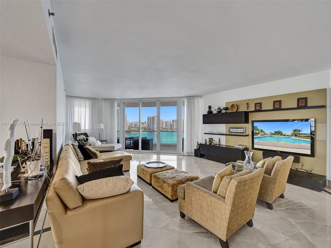 Foto principal - 7000 Island Blvd