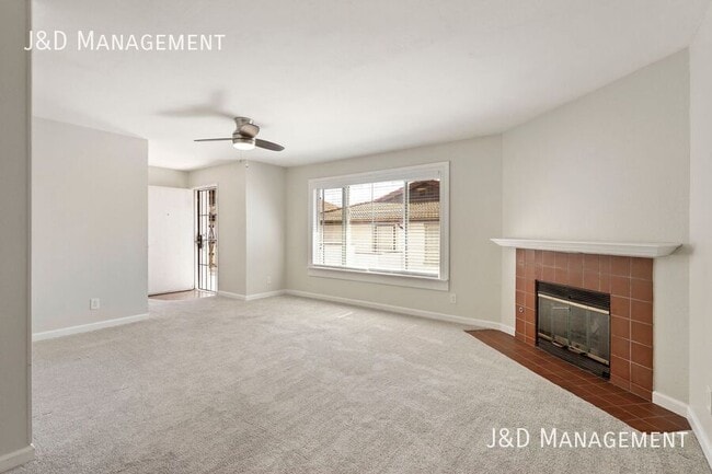 Foto del edificio - Santee Condo 3 bedroom Upstairs Unit.