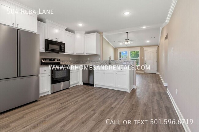 Building Photo - 504 Reba Ln