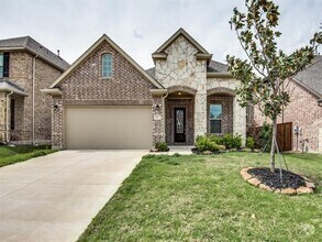 Building Photo - 812 Llano Falls Dr
