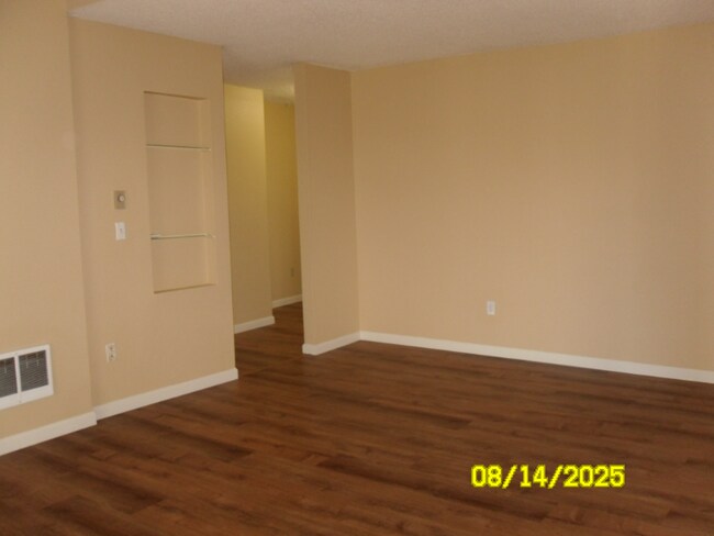 Foto del edificio - 5575 E Evergreen Blvd