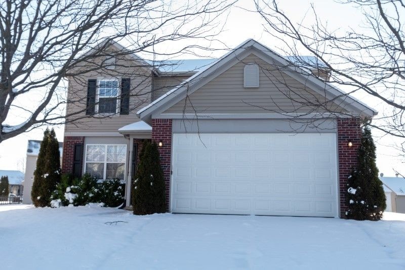 Primary Photo - Spacious Far East Side 4 bedroom 2.5 bath