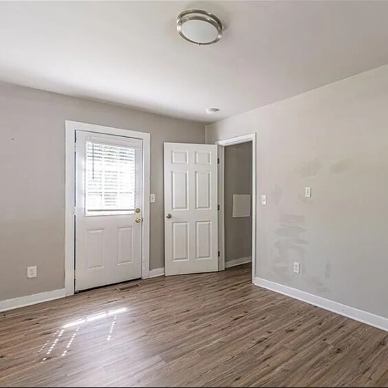 Foto principal - 2996 1st Ave SW