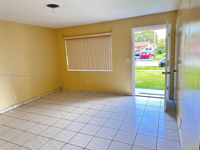 Foto del edificio - 9469 SW 51st Ct