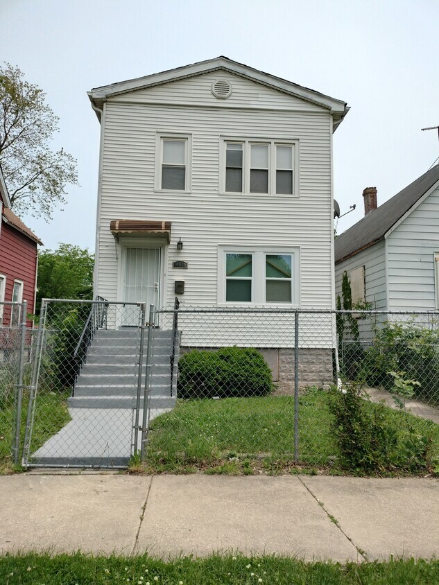 Primary Photo - 10619 S Perry Ave