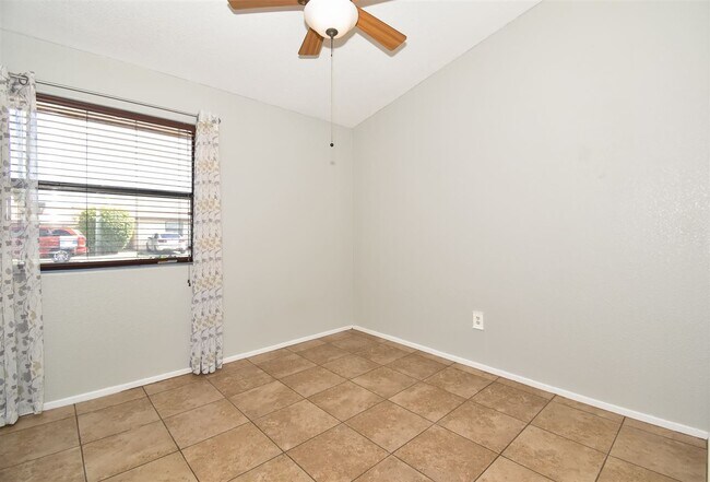 Building Photo - 2776 S Avenue 2 1/2 E