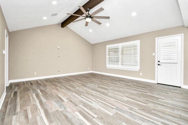 Foto del edificio - 701 Regency Dr