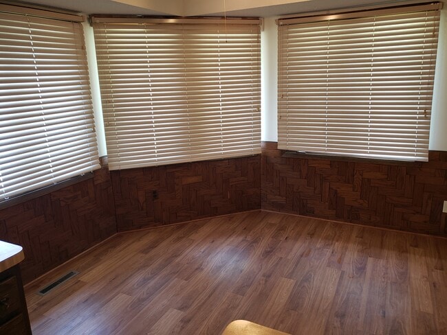 Building Photo - 7949 France Ave N